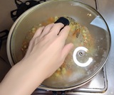 フタして弱火8分