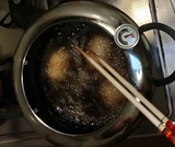 箸で転がしながら