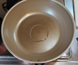 鍋に油を熱する
