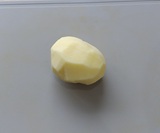 いもの皮をむく
