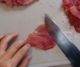 包丁の背で叩く