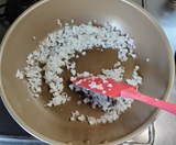 玉ねぎを炒める