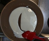 牛乳をすべて入れる