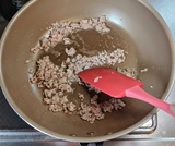 ひき肉を炒める