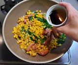 焼きタレを加える