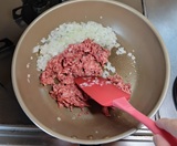 ひき肉を投入