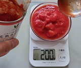 トマト缶から出す