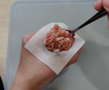 肉だねを載せる
