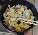 いもと玉ねぎを投入。