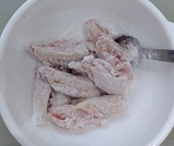 片栗粉をまぶす