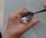 上から軽く押さえる