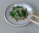 野菜をお皿に広げる