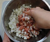 玉ねぎと混ぜる