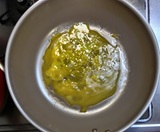 玉子を広げる