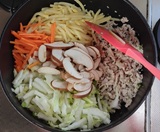 残りの野菜を炒め合わせる