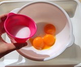 卵黄にグラニュー糖