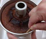 竹串で周囲をはがす