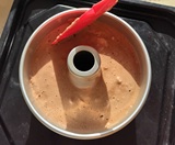 型のフチに撫で付ける