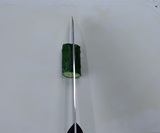 きゅうりは５cm幅に切ったら、縦割りに切る