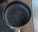 鍋に熱湯を沸かす