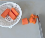 人参をいちょう切りにする