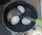 卵をゆでる