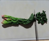 ほうれん草を粗みじん切りにする