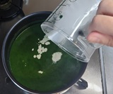 生クリームを加える