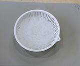 春雨の水気を切る