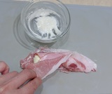 上に被せフチを合わせる