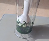 ブレンダーで攪拌する