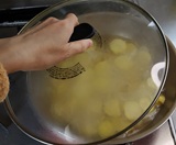 フタをして煮る