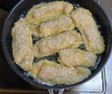 弱火で揚げ焼きにする