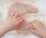 卵液に浸してからパン粉をまぶす