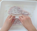 小麦粉をまぶす