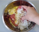 材料を混ぜる