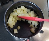 火にかけ水気を飛ばす
