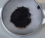 ひじきの水気を切る