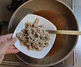 豚肉が白くなれば引き上げる