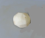 じゃがいもは皮をむく