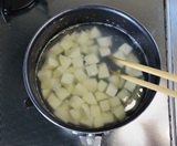 じゃがいもをゆでる