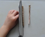 端から2mm厚さに切る
