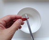 唐辛子を1cm切り取る