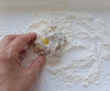 小麦粉にまぶす