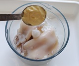 マヨネーズを入れる