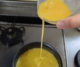 溶き卵を垂らす