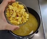 とうもろこしを加える