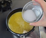 水溶き片栗粉を加える