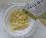たけのこ水煮を洗う