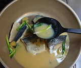 煮汁をスプーンでかけて10分煮る